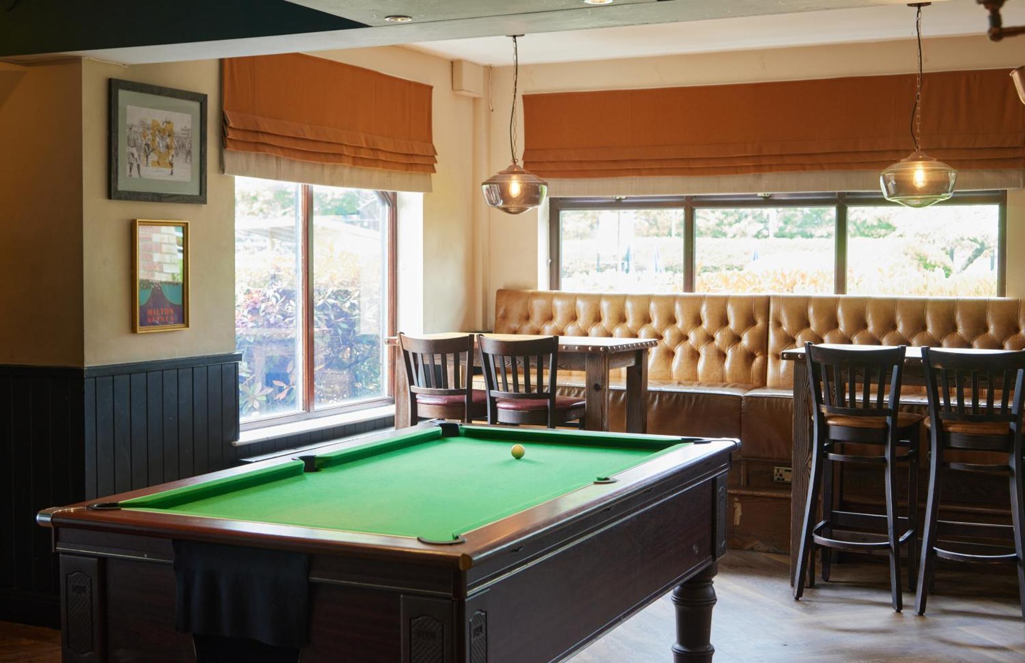 The Broughton Hotel By Greene King Inns ミルトン・ケインズ エクステリア 写真